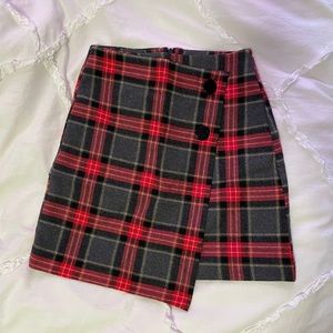 NEW H&M Red Checkered Pattern Skirt (Size 0)